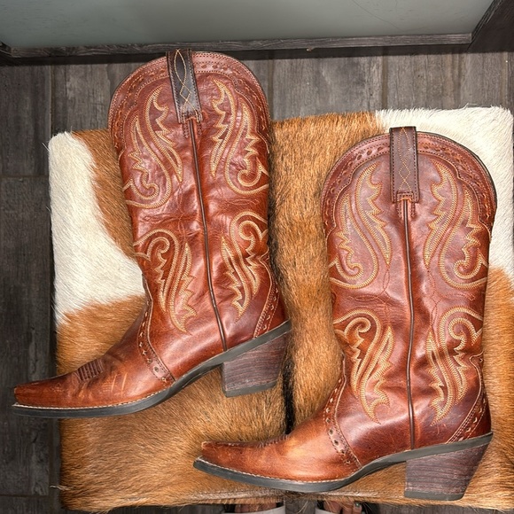 Ariat 6.5 cognac color women’s western boots - Picture 7 of 9